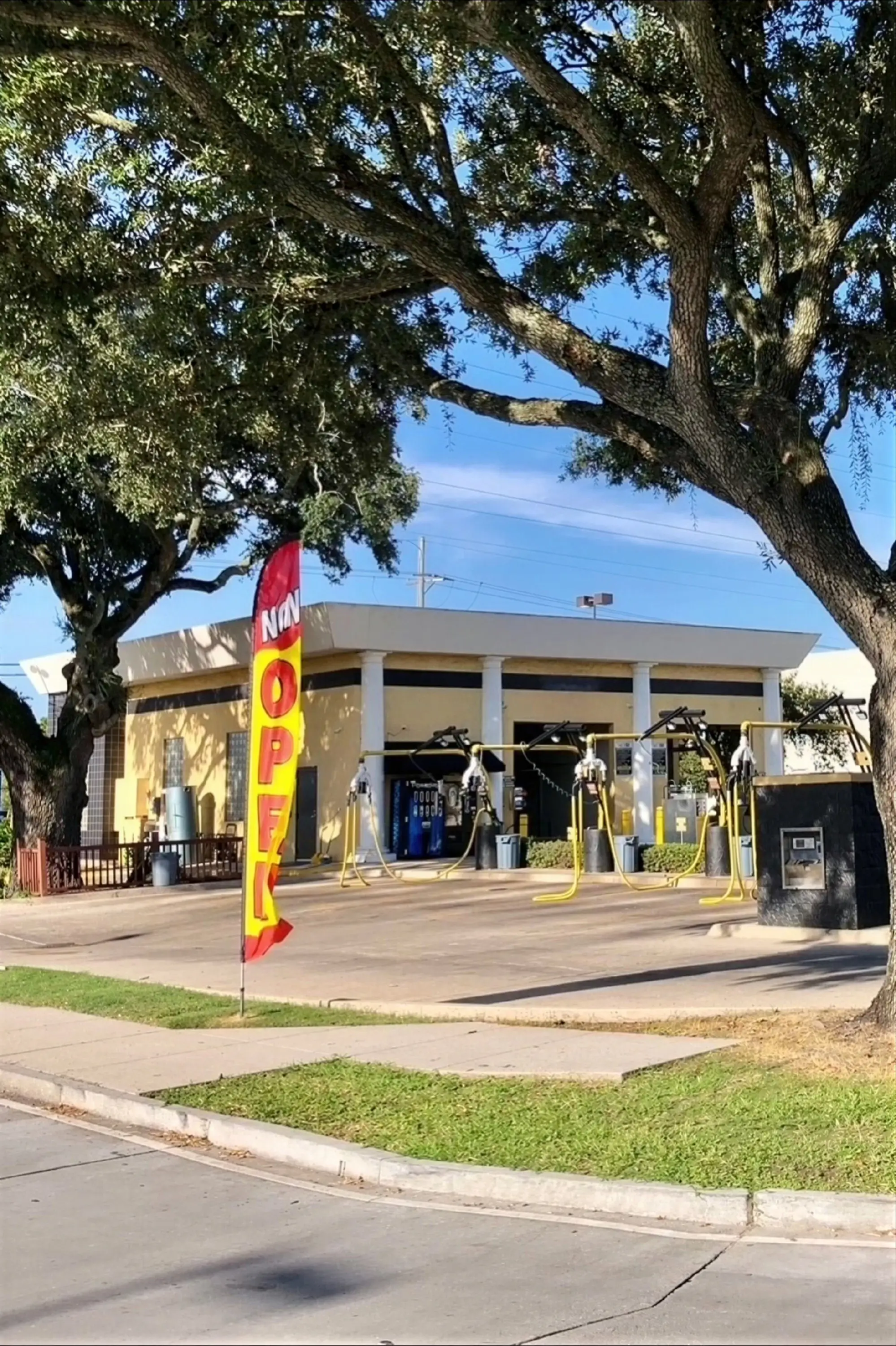 The outside of WOW car wash